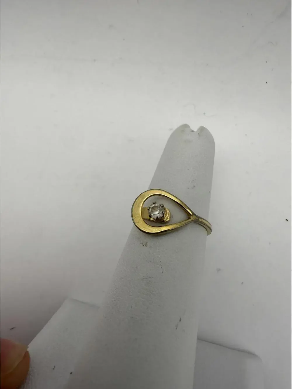 Avon Gold Tone Ring with Clear Stone Size 5